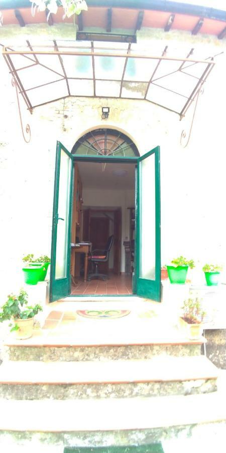 Gasthaus Baduerughe Poggio Mirteto Exterior foto